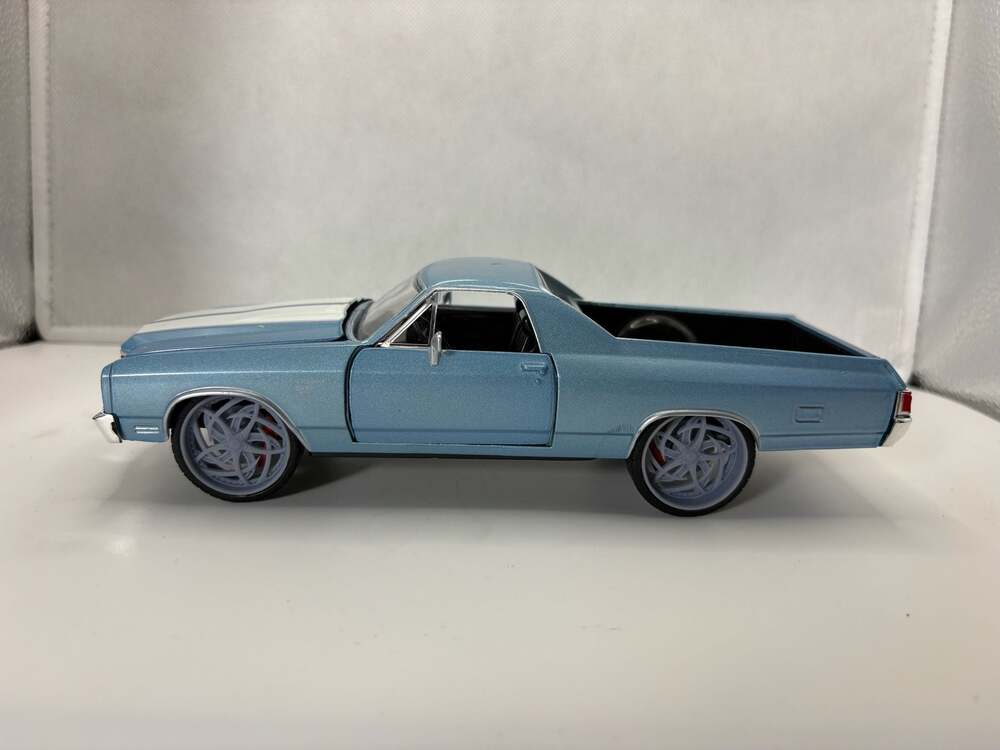 New Ray 1970 Chevrolet El Camino SS 1:25 Scale Diecast Model Car